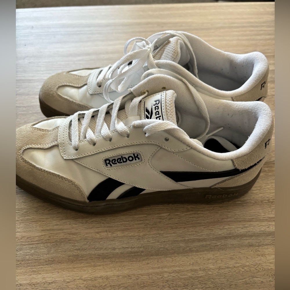 Ladies Reebok Smash Edge Size 8 1/2